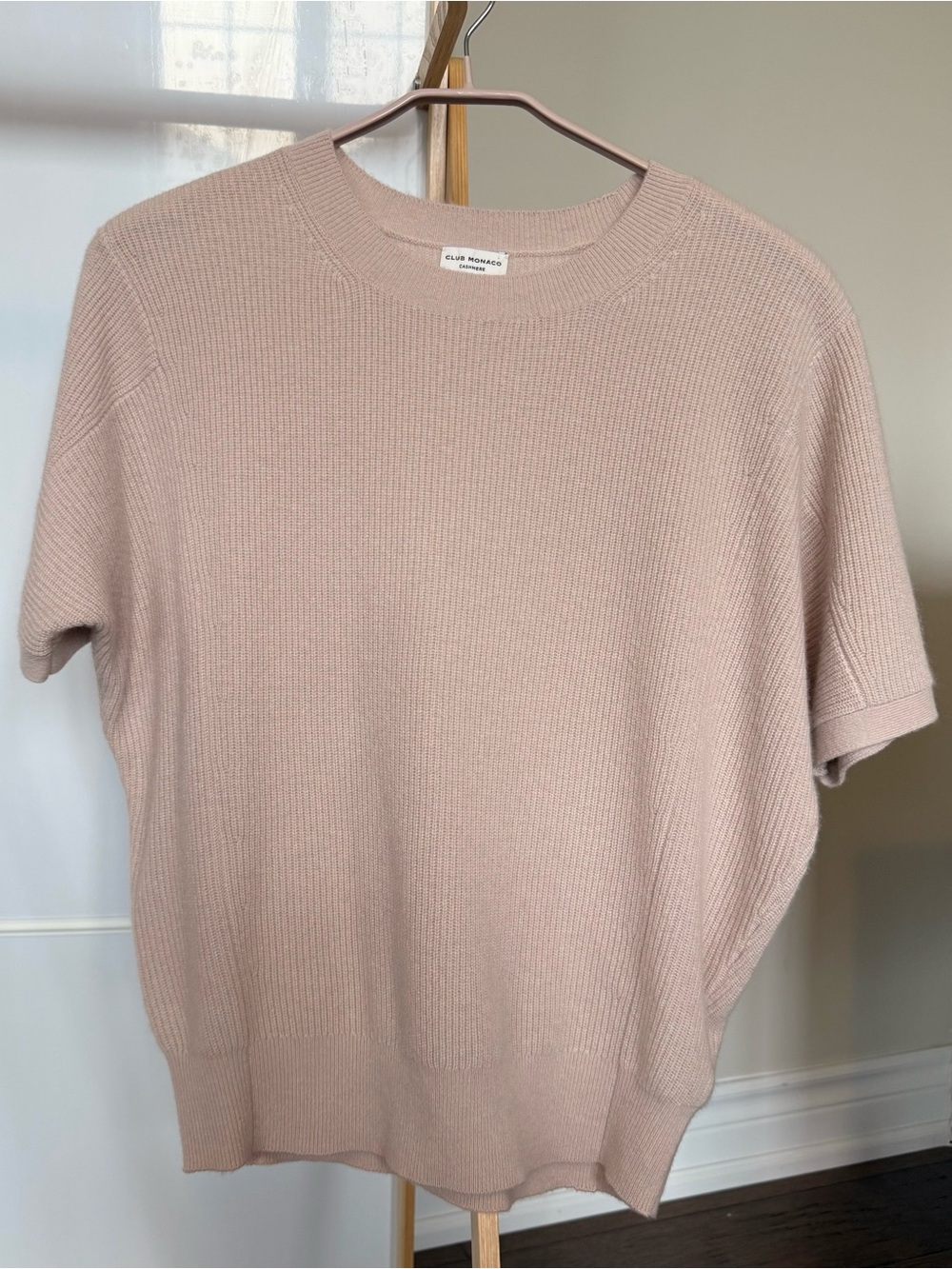 Club Monaco 100% Cashmere Ribbed Short Sleeve Sweater in Pale Pink
